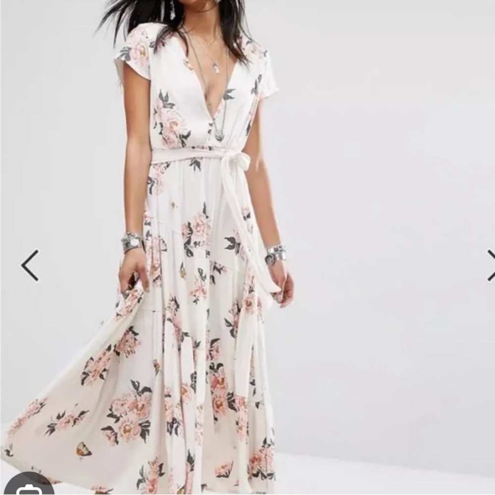 FREE PEOPLE LOW V-NECK CREAM FLOWER DRESS 🪷